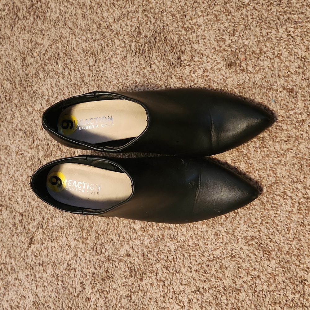 Size 9 booties Kenneth Cole